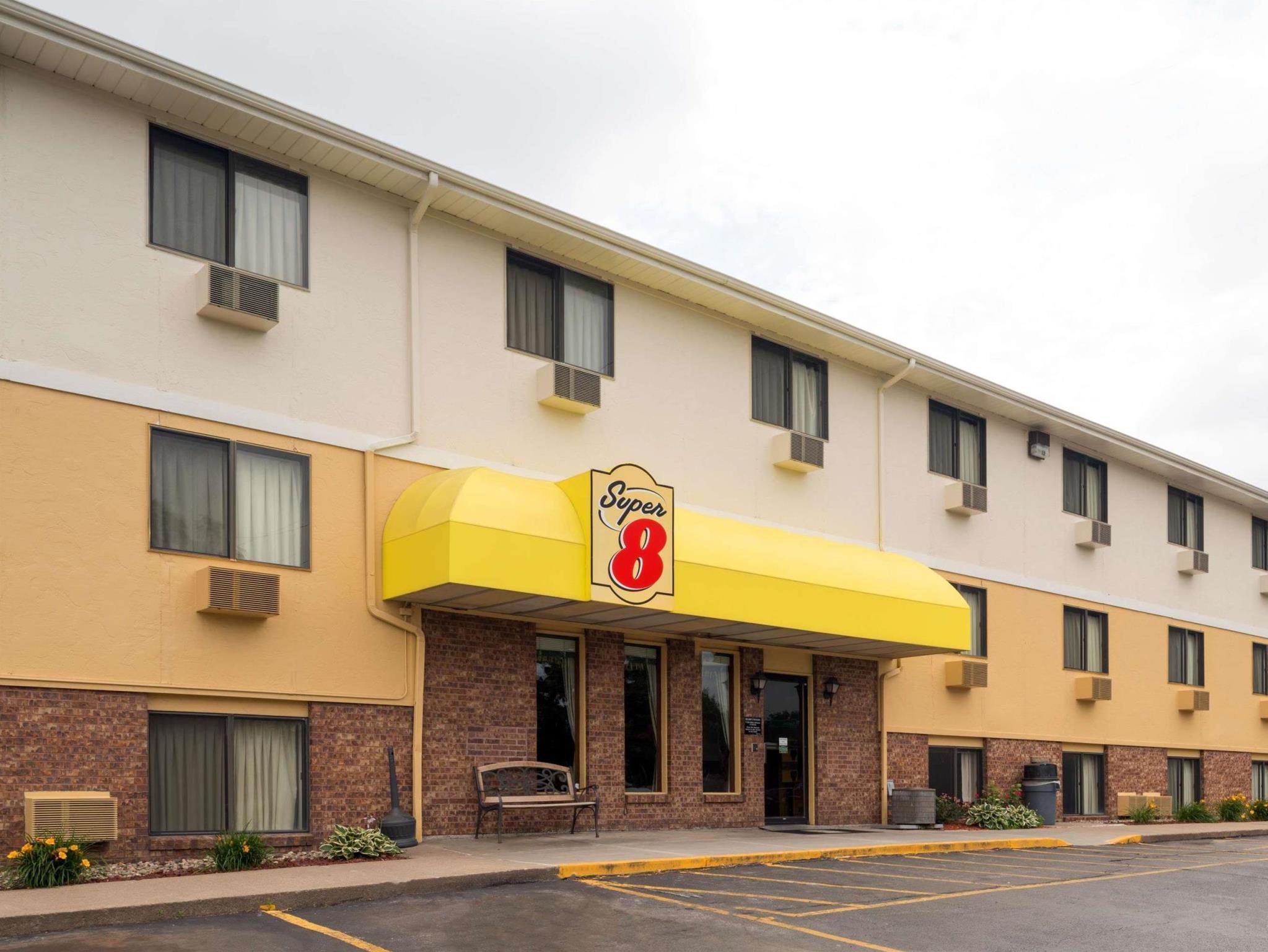 Super 8 By Wyndham Omaha Ne Hotell Exteriör bild